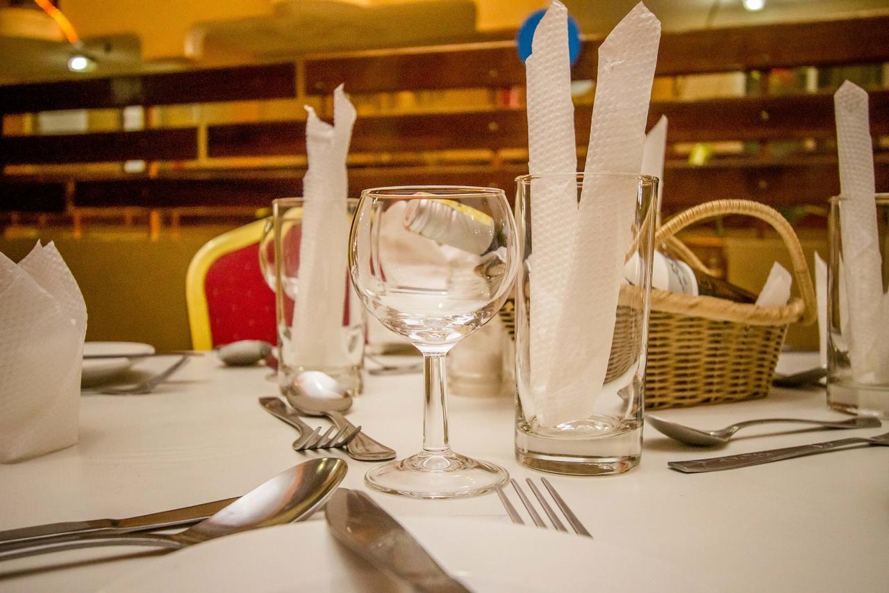 Eland Safari Hotel Ньери Экстерьер фото